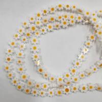 Бусины миллефиори, 6х3-9х4мм, плоские цветочки, белые с жёлтым, 26 шт., низка