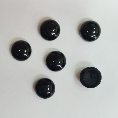 <p>
Каменный кабошон из черного агата. Оттенок может отличаться от фотографии. Размер и форма могут немного отличаться от заявленных. Кабошоны отличаются по цвету и рисунку, а также по толщине: при заказе нескольких штук мы постараемся подобрать похожие. Цена за 5 шт.
</p>