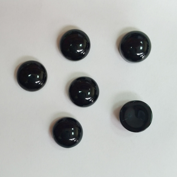 <p>
Каменный кабошон из черного агата. Оттенок может отличаться от фотографии. Размер и форма могут немного отличаться от заявленных. Кабошоны отличаются по цвету и рисунку, а также по толщине: при заказе нескольких штук мы постараемся подобрать похожие. Цена за 5 шт.
</p>