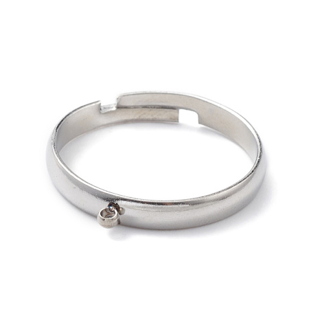 <p>Основа для кольца с одной петелькой для декорирования. Ширина кольца 3 мм, внешний диаметр петельки 2.5 мм. Размер кольца в сдвинутом состоянии - 18 мм. Кольцо разъемное, размер регулируется.
Нержавеющая сталь марки 304 (используется в пищевой промышленности, не темнеет, не облезает). Оттенок может отличаться от фотографии и в разных поставках. На кольце возможны небольшие пятнышки, царапинки. Цена за 5 шт.</p>