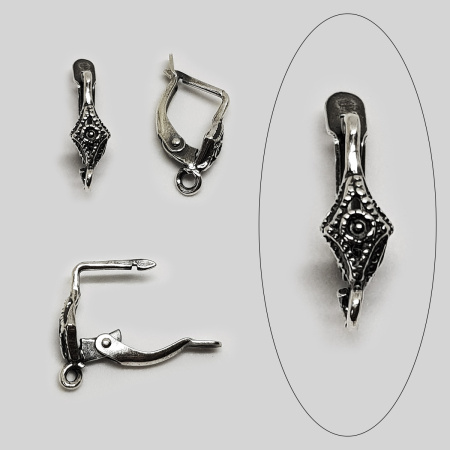 Швензы закрытые, 16х5.5мм, с английским замком, Ромб узорный, базовый материал - латунь, посеребренные с чернением, пара Швензы закрытые, 16х5.5мм, с английским замком, Ромб узорный, базовый материал - латунь, посеребренные с чернением, пара