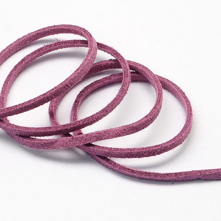 <p>Плоский шнур из искусственной замши, окрашенной в темный розово-сиреневый цвет. Оттенок может немного отличаться от представленного на фотографии. Размер может немного отличаться от заявленного. По возможности, продается цельным куском, однако, может поставляться несколькими отрезами. Цена за 5 метров.  </p>