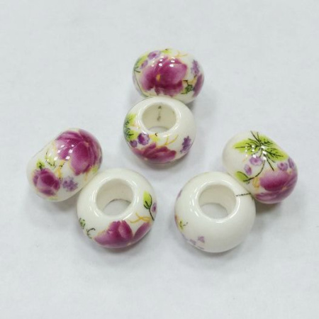 <p>
Ручная работа. Белая фарфоровая (porcelain) бусина в форме рондели с цветами лилового и сиреневого цвета. Диаметр отверстия около 5 мм. Можно использовать для браслетов типа Пандора. Оттенок может отличаться от фотографии и в разных поставках. Цена за 5 бусин.
</p>