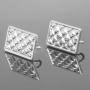 <p>Качественная корейская фурнитура класса люкс. Основы для серег-гвоздиков (пуссеты) со скрытой петелькой. Декоративная часть в виде прямоугольника с геометрическим узором. Продаются с застежками. Платформа сделана из бижутерного металлического сплава с покрытием под родий, гвоздик из титана. Цена за пару.</p>