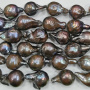 <p>Бусины из культивированного пресноводного жемчуга Кеши (Касуми лайк) - округлые и каплевидные бусины неправильной формы. Сорт 2. Размер 11-27 мм. Цвет темно-лиловый с радужным отливом. Оттенок может отличаться от фотографии и в разных поставках. Форма каждой жемчужины уникальна. Цена за низку из 6 жемчужин. Низки формируются производителем без проверки каждой жемчужины на дефекты и без подбора по форме, размеру, цвету.</p><p>ВНИМАНИЕ: на бусинах возможны щербинки естественного происхождения.</p>