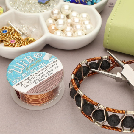 Проволока гибкая, 0.644мм, Wire elements (Craft Wire), не темнеющая, античная медь, катушка, 13.7 метра <p>Качественная не темнеющая медная проволока для создания украшений и других видов рукоделия. Марка Wire elements (ребрендинг марки Craft Wire pro-quality), цвет античная медь (Antique copper Tarnish Resistant). Базовый материал - медь. Оттенок может отличаться от фотографии и в разных поставках. Толщина 22 gauge (около 0,644 мм). Намотка может состоять из нескольких частей. Цена за катушку 15 ярдов (около 13.7 метров). Произведена в Пакистане для американской компании Bead Smith.</p>