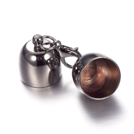 <p>Набор для окончания украшения на шнуре с круглым сечением, из бижутерной сетки или бисерного жгута. В набор входят клеевые концевики, к одному концевику прикреплена застежка карабин (лобстер), к другому - соединительное колечко. Цвет черный. Цена за 1 набор.</p>
<p>УЦЕНКА: светлые пятнышки на концевиках.</p>