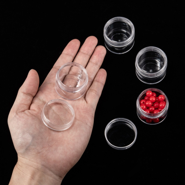 Баночка для хранения, 3.9х3.3см, прозрачная, 1 шт. <p>Баночка для хранения бисера, бусин, мелкой фурнитуры и т.д. из качественного прозрачного пластика. Крышечка плотно завинчивается. Диаметр 3,9 см. Высота 3.3 см. На баночках возможны небольшие потертости. Цена за 1 баночку.</p>