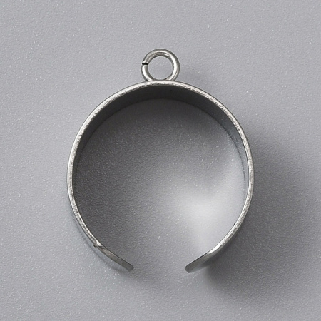 <p>Качественная широкая основа-кафф для кольца с одной петелькой для декорирования. Ширина кольца 10 мм, внешний диаметр петельки 4 мм. Размер кольца в исходном состоянии - около 18.5 мм. Кольцо разъемное, размер можно немного отрегулировать. Петелька может быть как цельной, так и разъёмной у разных колец.
Нержавеющая сталь марки 304 (используется в пищевой и медицинской промышленности, не темнеет, не облезает). Оттенок может отличаться от фотографии и в разных поставках. Цена за 2 шт.</p>