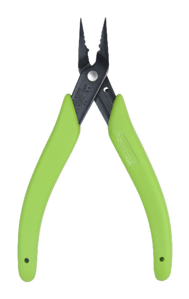 Инструмент кримпер ювелирный, 133мм, Xuron, 4 в 1, 1 шт. <p>
Универсальный ювелирный кримпер 4 в 1 от американской компании XURON позволяет аккуратно и быстро зажимать как круглые кримпы, так и кримпы - трубочки (1-3 мм). Подходит и для самых маленьких (микрокримпов), и для средних кримпов. Кончики кримпера представляют собой тонкогубцы с очень тонкими носиками. Очень качественный инструмент, произведен в США.
</p>
<p>
Кримпер имеет четыре отверстия: одно V-образное отверстие предназначено для формирования бороздки посередине кримпа (формирования из него книжечки). Три овальных отверстия разного размера используются для финишного зажатия кримпов вдвое. Ровная поверхность на кончиках кримпера позволяет дожать кримп при необходимости. Также ее можно использовать как тонкогубцы, чтобы зажать или согнуть проволоку или пин.
</p>
<p>
Кримпер используется для создания украшений (бижутерии) на основе ювелирного тросика или лески.
</p>
<p>
Кримпер выполнен из стали, эргономичные ручки сделаны из противоскользящего материала приятного на ощупь. Продается в пластиковом блистере. На обратной стороне инструкция на английском языке с картинками. <br>
Название от производителя: Xuron Model 494 Four-in-One Beading Crimping Pliers<br>
Цена за 1 шт.
</p>
<p>Как работать кримпером можно посмотреть <a href="https://stilnaya.com/slovar-rukodelnitsi/stati/slovar-rukodelnitsi/krimpi.html" target="_blank">здесь</a></p>
<p>ВНИМАНИЕ: кончики могут быть немного разной длины. Упаковка в последней поставке повреждена!</p>