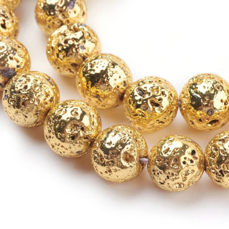 <p>Круглые каменные бусины из натуральной вулканической лавы (вулканического туфа), с гальваническим металлическим покрытием золотистого цвета. Оттенок может отличаться от фотографии. Бусины могут немного отличаться по форме и размеру. Цена за низку 37 см (около 36 бусин, низки формируются без проверки каждой бусины на дефекты).</p><p>ВНИМАНИЕ: покрытие не очень стойкое, рекомендуется покрывать лаком или использовать в украшениях, где на бусины не приходится трение.</p>