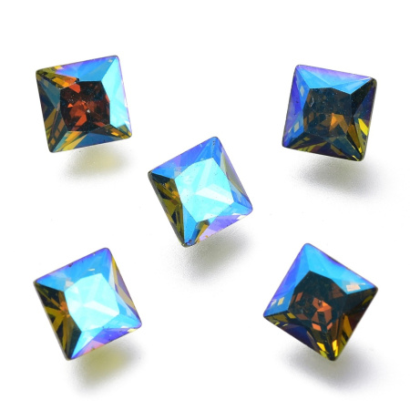 <p>Ювелирный кристалл (шатон, Chaton) из фианита (Cubic Zirconia), форма квадрат. Качество А. Цвет оливково-зелёный, передняя сторона имеет покрытие AB (преобладают голубые и фиолетовые тона). Оттенок и вид огранки (количество граней) у разных кристаллов может немного отличаться. На шатонах возможны незначительные царапинки/сколы. Цена за 5 шт.</p>