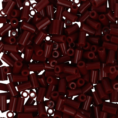 <p>Японский бисер TOHO Bugle (стеклярус Тохо), размер 3мм (толщина 1.6мм). Непрозрачный красно-коричневый (Opaque Oxblood). Оттенок может отличаться от фотографии. Цена за 10 грамм. Среднее количество бисерин в 1 грамме стекляруса Toho 70-80 шт, может сильно варьироваться в зависимости от вида бисера.</p>