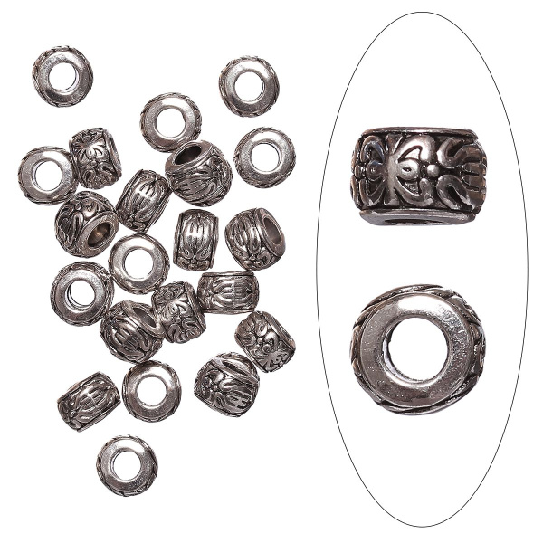 <p>Бусины-бочонки (рондели) с изящным орнаментом. Изготовлены из бижутерного сплава с серебристым покрытием. Оттенок может отличаться от фотографии и в разных поставках. Размер отверстия около 3 мм. Цена за 10 грамм (около 10 бусин, фасуются без проверки на дефекты).</p>