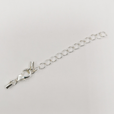 <p>Набор для окончания украшения на шнуре с круглым сечением, подходит для шнура 2 мм. В набор входят клеевые концевики, к одному концевику прикреплена застежка карабин (лобстер), к другому - неразъемная удлиняющая цепочка со звеньями примерно 5*3.5 см длиной около 5 см. Просто закрепите концевики и украшение готово! Базовый материал латунь, покрытие - серебро 925 пробы (гальваническое напыление). Оттенок может отличаться от фотографии и в разных поставках. Произведено американской компанией Beadalon (Бидалон) в Китае. Цена за 1 набор.</p><p>ВНИМАНИЕ: покрытие немного темнее, чем стандартное посеребрение.</p>