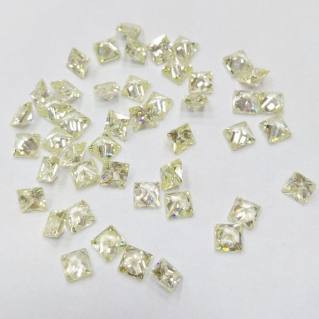 Ювелирный кристалл из фианита, 4х4мм, форма квадрат, светло-лимонный, 1 шт.