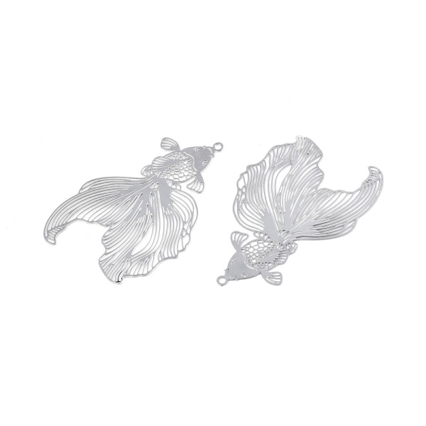 <p>Не темнеющая фурнитура из качественной нержавейки. Эффектная, довольно крупная, но лёгкая двухсторонняя подвеска - золотая рыбка (также напоминает рыбу-петушка). Подвески тонкие, изящные, как будто кружевные - хорошо подойдут для крупных стильных серег, а также декорирования. Базовый материал - нержавеющая сталь марки 201 (используется в пищевой промышленности, не окисляется, не темнеет, не облезает). Оттенок может отличаться от фотографии и в разных поставках. Цена за 5 шт.</p>