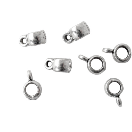 <p>Лаконичный держатель (бейл) для кулона или подвески. Внутренний диаметр 2.8-3.5 мм в разных поставках. Можно использовать как бусину с петелькой. Оттенок может отличаться от фотографии. Цена за 5 грамм (около 10 штук, фасуются без проверки на дефекты).</p><p>ВНИМАНИЕ: могут попадаться держатели с застрявшим камушком внутри, можно убрать шилом или иголкой.</p>