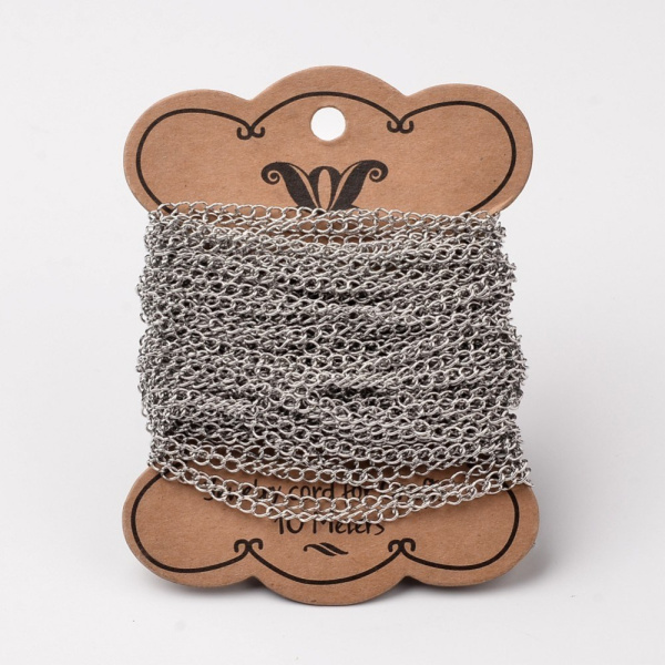 <p>Витая цепочка из нержавеющей стали (марка 304: используется в пищевой промышленности, не окисляется). Оттенок может отличаться от фотографии. Звенья запаяны. Толщина и размер звеньев могут немного отличаться от партии к партии. Ширина звеньев около 3 мм, длина около 4 мм. Отлично подойдет в качестве удлинителей для небольших карабинов или застежек-колец. Цена за 1 метр. При заказе нескольких метров, по возможности, отрезается цельным куском.</p>