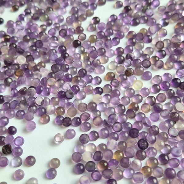 <p>
Миниатюрный каменный кабошон из натурального аметиста. Оттенок может отличаться от фотографии. Размер и форма могут немного отличаться от заявленных. Кабошоны отличаются по цвету и рисунку, а также по толщине: при заказе нескольких штук мы постараемся подобрать похожие. Цена за 5 шт.
</p>