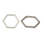 <p>Качественная не темнеющая фурнитура из нержавейки. Соединительный элемент - гексагон (правильный шестиугольник). Также можно использовать как декоративный элемент при работе с сутажем или как неразъемное соединительное колечко. Коннектор сделан из нержавеющей гипоаллергенной стали (марка 304: используется в пищевой и медицинской промышленности, не окисляется, не темнеет, не облезает). Оттенок может отличаться от фотографии и в разных поставках. Цена за 5 шт.</p>