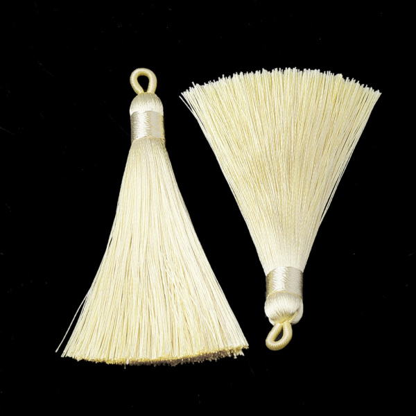 Кисточка декоративная, 75-85х9мм, полиэстер, шампань, 2 шт. <p>Изящная полиэстеровая кисточка с петелькой. Используется для создания сережек, кулонов (сотуаров), подвесок на сумки, четки и брелоки. Оттенок может отличаться от фотографии. Размер может немного отличаться от заявленного. Цена за 2 шт.</p>