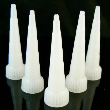 <p>Пластиковая насадка - колпачок с узким носиком для клея E6000. Носик конусообразный, ступенчатый, от 3 до 12мм, без отверстия. Вы можете срезать носик на нужном Вам уровне, чтобы получить подходящий для Ваших целей дозатор клея. Резьба на колпачке подходит только для тюбиков 109.4 мл (3.7 fl. oz.)! Цена за 2 шт.</p>