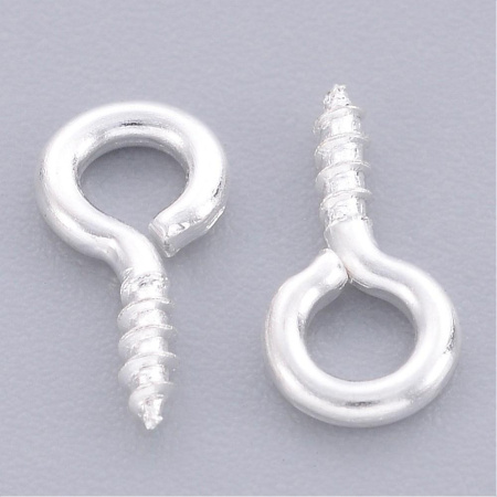 <p>Штифт вкручивающийся,покрытие серебристого цвета. Общая длина 10 мм, диаметр петельки 5 мм, внутренний диаметр петельки 2.8 мм, толщина вкручиваемой части 1.2 мм. Оттенок может отличаться от фотографии и в разных поставках. Цена за 10 грамм (около 69 штук, фасуются без проверки на дефекты).</p>