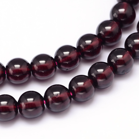 <p>Гладкие бусины - шарики из камня - натурального граната высокого качества (АААА). Бусины могут немного отличаться по форме и размеру. Оттенок может отличаться от фотографии. Цена за низку примерно 17 см (около 40 бусин, низки формируются без проверки на дефекты каждой бусины).</p>