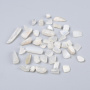<p>Сколы из камня - натурального белого лунного камня. Без отверстий! Могут существенно отличаться по форме и размеру. Используется для декорирования украшений, шкатулок, картин и т.д. Также ее можно насыпать в стеклянную бутылочку или бижутерную сетку. Оттенок может отличаться от фотографии и в разных поставках. Цена за упаковку 20 грамм (около 60-100 шт.).</p>