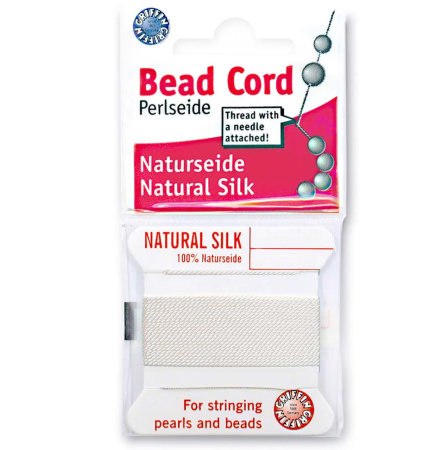 <p>Толстая и прочная нить из высококачественного натурального 100% шелка, произведена компанией Griffin (Германия). К нити прикреплена проволочная иголочка. Идеально подходит для использования с жемчугом и натуральными камнями. Толщина около 0,7 мм. Цена за моток 2 метра.</p>