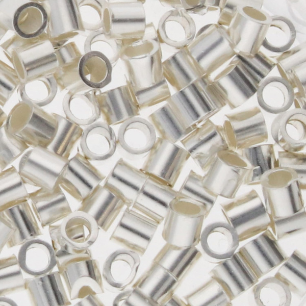 <p>Кримпы - трубочки размером примерно 2*2 мм. Внутренний диаметр около 1.2 мм. Оттенок может отличаться от фотографии и в разных поставках. Могут попадаться помятые кримпы, возможны заусенцы. Произведено американской компанией BeadSmith в Китае. Дизайн упаковки может быть разным в разных поставках. Цена за упаковку - около 100 шт. (фасуются производителем без проверки на брак).</p>