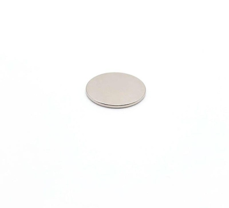 <p>Основа для изготовления магнитов на холодильник из полимерной глины, ткани, фетра и любых других материалов. Также, взяв 2 магнита и задекорировав их по Вашему желанию, можно создать брошку с необычным креплением. Магниты неодимовые, очень сильные. Сила сцепления - около 1700 грамм. Размер может немного отличаться от заявленного. Цена за 5 шт.</p><p>Важно! Работая с магнитным диском, нужно помнить, что при неправильной эксплуатации можно нанести вред своему здоровью или испортить другие предметы.</p>