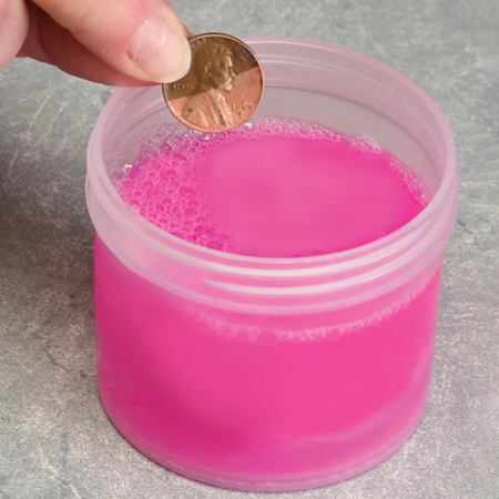 <p>Жидкость Instant Tarnish Remover для моментальной очистки от потемнения изделий из серебра, золота, меди, латуни. Также подходит для посеребренных/позолоченных вещей, но воздействие должно быть очень краткосрочным, чтобы покрытие не разъелось. Цвет жидкости в разных партиях может варьироваться от почти прозрачного до ярко-розового. 
Инструкция в полном описании. Цена за 1 баночку 118 мл.</p><p>УЦЕНКА: во время транспортировки жидкость немного просочилась, видны высохшие следы подтеков на упаковке и под крышкой; визуально жидкости в баночке столько, сколько и должно быть.</p>