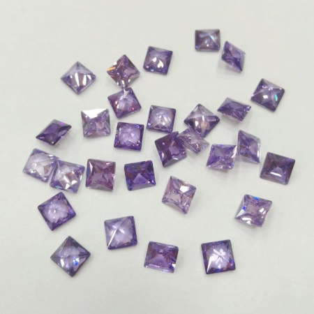 Ювелирный кристалл из фианита, 3х3мм, форма квадрат, светло-аметистовый, 1 шт.
