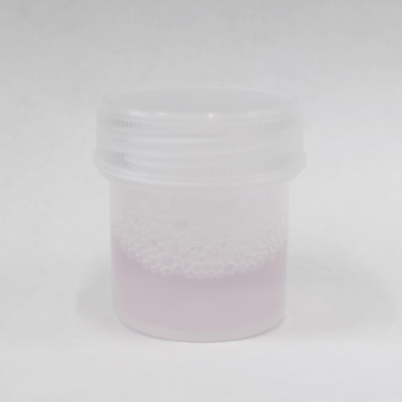 <p>Жидкость Instant Tarnish Remover для моментальной очистки от потемнения изделий из серебра, золота, меди, латуни. Также подходит для посеребренных/позолоченных вещей, но воздействие должно быть очень краткосрочным, чтобы покрытие не разъелось. Инструкция в полном описании. Эти небольшие баночки-пробники мы разливаем для наших покупателей из больших банок (оригинальная банка представлена на дополнительных фотографиях товара). Цвет жидкости в разных партиях может варьироваться от почти прозрачного до ярко-розового. На дне может появиться осадок. Баночка заполнена примерно на половину, чтобы можно было макать очищаемое изделие прямо в неё. Данная жидкость расходуется очень экономно. Цена за 1 баночку - около 10 мл жидкости.</p>