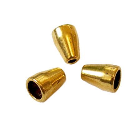 <p>Гладкий лаконичный конус золотистого цвета с небольшим чернением. Можно использовать как обниматель, концевик для кисточки или бисерных жгутов. Внутренний диаметр с одной стороны - около 5.5 мм, со второй - около 2.5 мм. На покрытии возможны небольшие неровности и пятнышки. Оттенок может отличаться от фотографии и в разных поставках. Цена за 1 шт.</p>