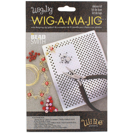 <p>
Металлический набор для работы с проволокой Wig A Ma Jig Deluxe (аналог WigJig и Thing A Ma Jig Deluxe). Изготовлен из закаленного алюминия, очень прочный и надежный. В комплекте 1 алюминиевая доска, 30 металлических колышков - насадок (20 малых, 6 средних, 2 больших и 2 очень больших), силиконовые закрепители для колышков. В комплект также входит подробная инструкция с примерами (на английском языке + картинки). Рабочая площадь поверхности составляет около 140*114 мм. Допустимо смещение 1-2 отверстий (могут быть просверлены не равномерно). По почте отправляется только по предоплате. Инструмент произведен американской компанией Bead Smith в Китае.
</p>
<p>
О работе с этим инструментом читайте в нашей статье <a href="https://stilnaya.com/blog/1-stati/80-instrument-dlya-raboty-s-provolokoj.html" title="Как использовать инструменты для работы с проволокой" target="_blank">«Как использовать инструменты для работы с проволокой»</a>
</p>