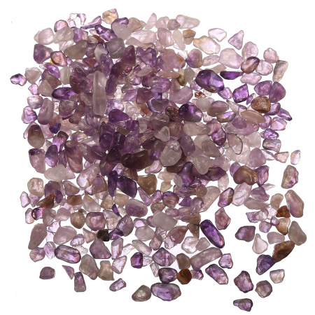 <p>Сколы из натурального камня аметиста. Без отверстий! Могут существенно отличаться по форме и размеру. Оттенок может отличаться от фотографии. Используется для декорирования украшений, шкатулок, картин и т.д. Также крошку можно насыпать в стеклянную бутылочку. Цена за упаковку 20 грамм (около 80-120 шт., фасуются без проверки на дефекты).</p>