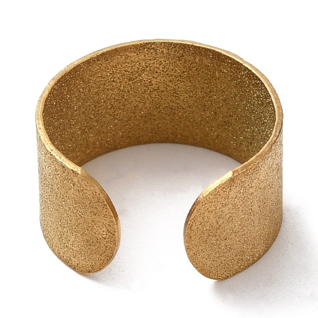 <p>Качественная широкая основа-кафф для кольца с одной петелькой для декорирования. Ширина кольца 10 мм, внешний диаметр петельки 4 мм. Размер кольца в исходном состоянии - около 17.3 мм. Кольцо разъемное, размер можно немного отрегулировать. Поверхность кольца текстурная, напоминает покрытие "звёздная пыль", за счёт чего кольцо красиво блестит. У петельки возможно небольшое тёмное пятнышко.
Нержавеющая сталь марки 304 с покрытием золотистого цвета. Оттенок может отличаться от фотографии и в разных поставках. Цена за 2 шт.</p>