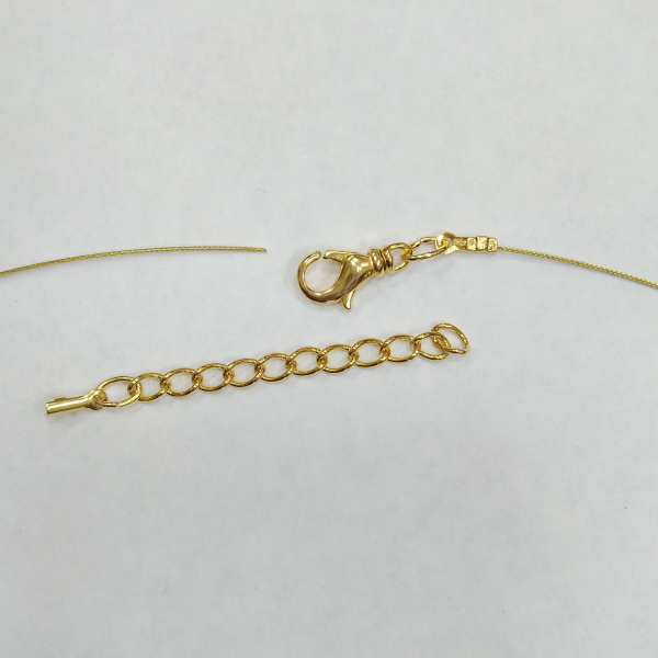 Набор для бус (колье, браслета), тросик цвета античное золото с позолоченными концевиками, карабином и удлинителем, базовый материал - сталь, 1 метр + 7 см <p>Набор для сборки колье, бус или браслета длиной до 107 см. В набор входит 7-жильный ювелирный тросик японского производства толщиной 0.48мм (сталь с нейлоновым покрытием) - около 1 метра, обжимные концевики с соединительными колечками (пара), застежка-карабин с вращающимся основанием 14*7мм и удлиняющая цепочка длиной 4 см. Вся фурнитура позолоченная. Оттенок может отличаться от фотографии и в разных поставках. Цена за 1 набор.</p>