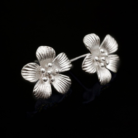 Пусеты, 14х13.5мм, Корея, Гибискус со скрытой петелькой, с застежками, базовый материал - серебро/латунь, матовый родий, пара