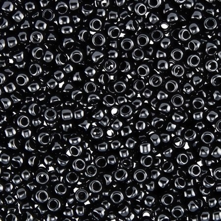 <p>Японский бисер TOHO Round (круглый Тохо), размер 11/0 (2.2 мм). Непрозрачный черный (Opaque Jet). Оттенок может отличаться от фотографии. Цена за 10 грамм. Среднее количество бисерин в 1 грамме Toho 11/0 от 70 до 120 штук, может сильно варьироваться в зависимости от вида бисера.</p>