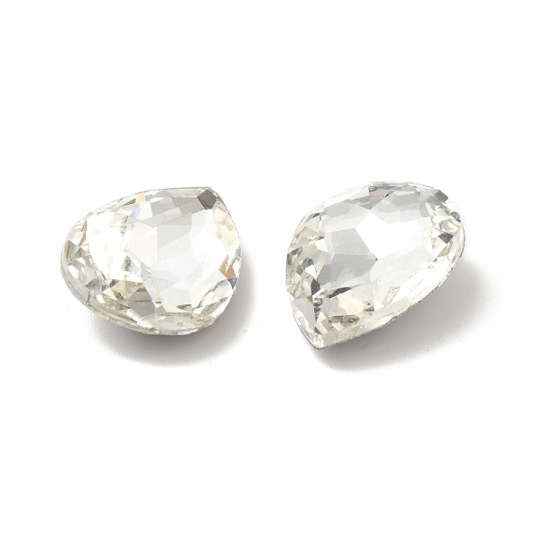 <p>Ювелирный кристалл (шатон, Chaton) из стекла. Форма капля, цвет кристально-прозрачный с фольгой на тыльной стороне. Оттенок может отличаться от фотографии и в разных поставках. На стразах возможны небольшие царапинки и сколы. Цена за 30 грамм (около 21 шт, фасуются на вес без проверки на дефекты).</p>
