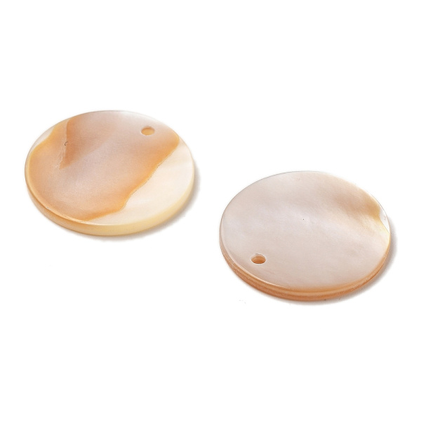 <p>Плоская круглая подвеска (диск) из натурального перламутра. Подвески могут немного отличаться по размеру и форме. Цвет у разных подвесок может варьироваться от белого до розовато-бежевого. На перламутре возможны неровности и разводы естественного происхождения. Диаметр отверстия около 1.5-2 мм. Эти лёгкие, изящные подвески отлично подходят для создания эффектных серег, кулонов, декора. Цена за 10 шт.</p>