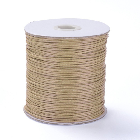 <p>Плетеный синтетический шнур, цвет песочно-бежевый. Оттенок может отличаться от фотографии и в разных поставках. Размер шнура может немного отличаться от заявленного. К этому шнуру лучше брать концевики с внутренним диаметром 1.8-2 мм: в меньший концевик шнур может быть сложно вставить из-за распушенного кончика. По возможности, продается цельным куском, однако, может поставляться несколькими отрезами. Цена за 10 метров.</p>