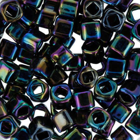<p>Японский бисер TOHO Cube (кубический Тохо), размер 3мм. Бисеринки могут немного отличаться по форме и размеру. Металлизированный, радужный ирис (Metallic Rainbow Iris). Оттенок может отличаться от фотографии. Среднее количество бисерин в 1 грамме Toho кубическом 3мм - около 15-18 штук, может сильно варьироваться в зависимости от вида бисера. Цена за 10 грамм.</p>