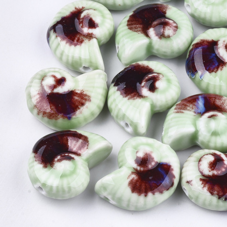 Бусина керамическая, 39х32х18мм, ракушка, светло-зелёная с сине-голубым и бордовым, 1 шт., УЦЕНКА