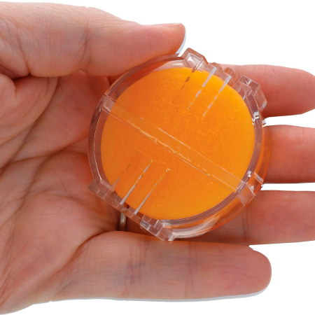 <p>Пчелиный воск - нетоксичное натуральное средство для обработки нити. Нить, обработанная воском, становится более крепкой и меньше путается. Поставляется в пластиковой коробочке с прорезями для протягивания нити. Цвет может варьироваться от бледно-жёлтого до оранжевого. Произведено американской компанией Bead Smith в Китае. Цена за 1 шт.</p>