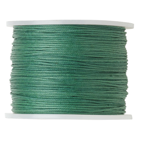 <p>Вощеный шнур, 100% хлопок, цвет темно-зеленый. Оттенок может отличаться от фотографии и в разных поставках. Шнур довольно рыхлый, может казаться толще заявленной производителем толщины. Толщина 0.5-1 мм. По возможности, продается цельным куском, однако, может поставляться несколькими отрезами. Цена за 10 метров.</p>